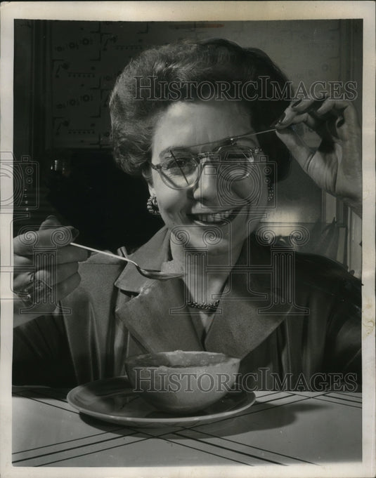 1952 Press Photo Dorsey Connors, Chicago TV Show Host - neo22842-Historic Images