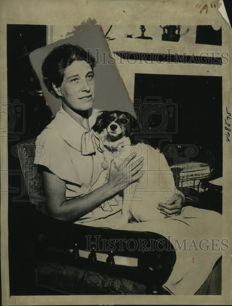 1934 Press Photo Mrs. Florence La Fon &amp; Dog - Historic Images