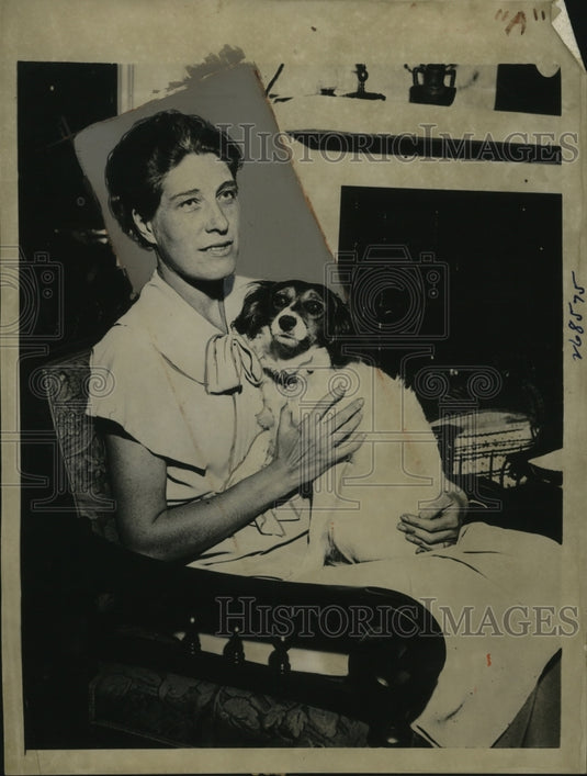 1934 Press Photo Mrs. Florence La Fon & Dog - Historic Images