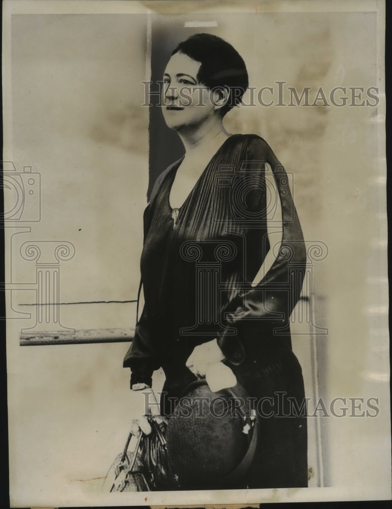 1935 Press Photo Isabel D. McHie escaped from hospital in disguise - neo23197-Historic Images