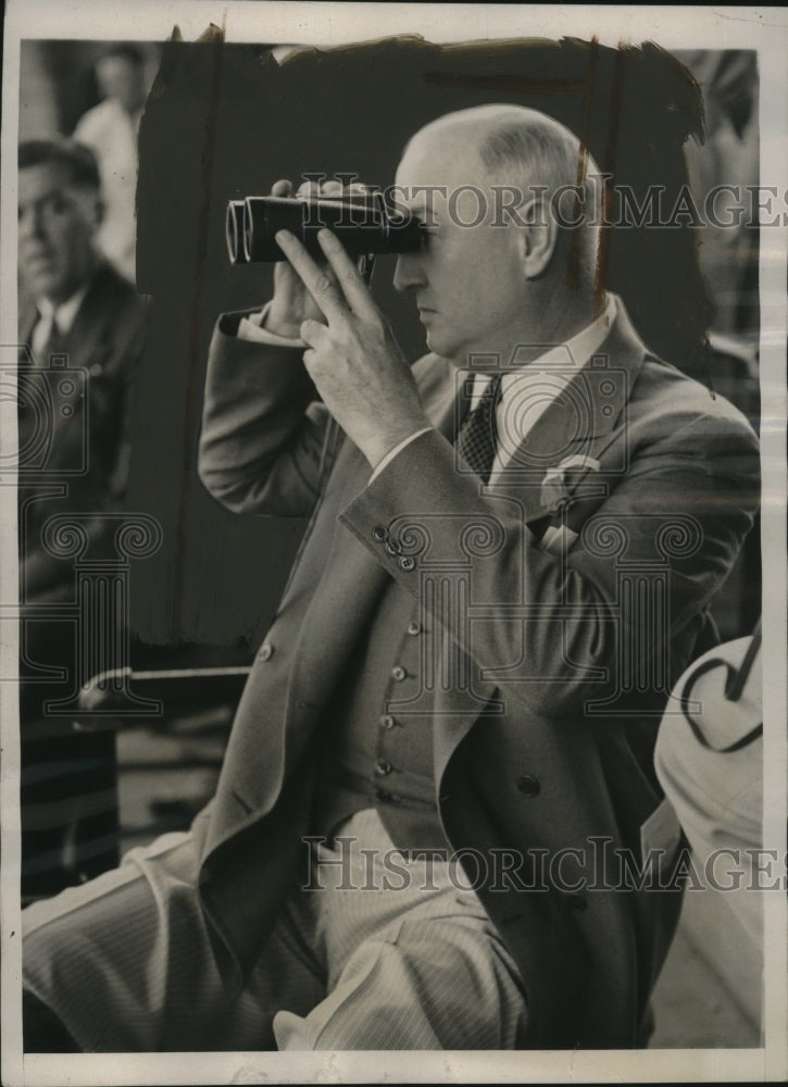 1939 Press Photo Postmaster Gen. James A. Farley Watches Race Through Binoculars - Historic Images