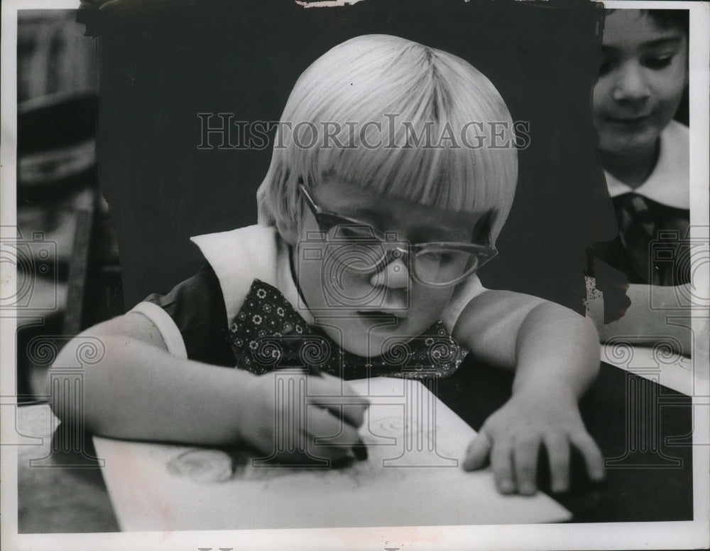 1965 Press Photo Child Drawing - neo23571-Historic Images
