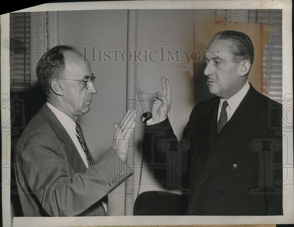 1946 Press Photo Louis Dreyfus sworn in as Minister to Sweden by Marvin Will-Historic Images