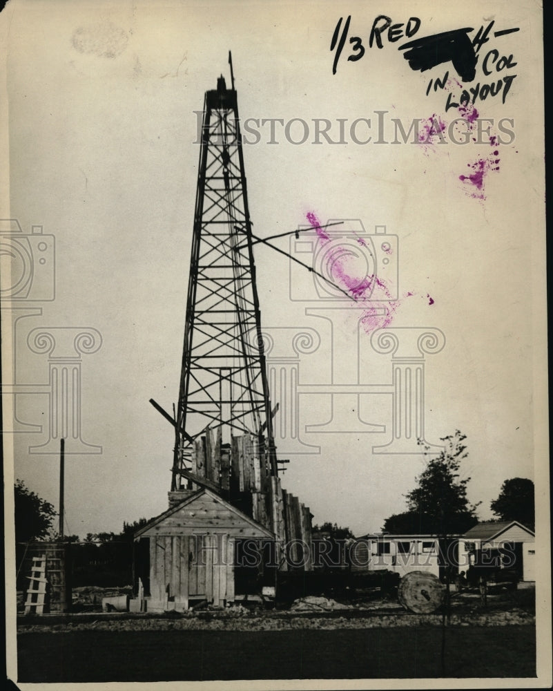 1926 Press Photo An oil derrick being constructed - neo24449-Historic Images
