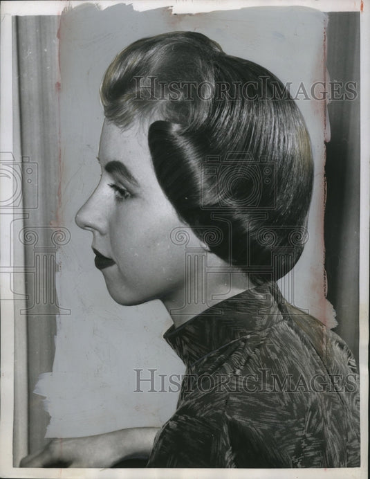 1956 Press Photo La Pablova hairstyle introduced in Berlin - Historic Images