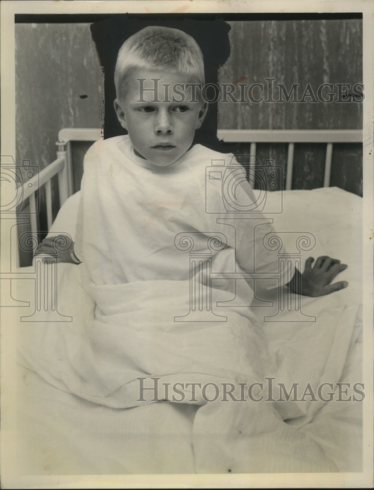 1962 Press Photo Steven Poloha age 7 on mend from stepping on a rake - neo24515-Historic Images