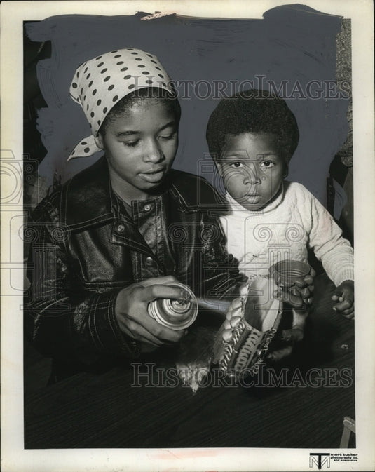 Press Photo Beverly Porch & Al Benson at Valley View PAl arts center-Historic Images