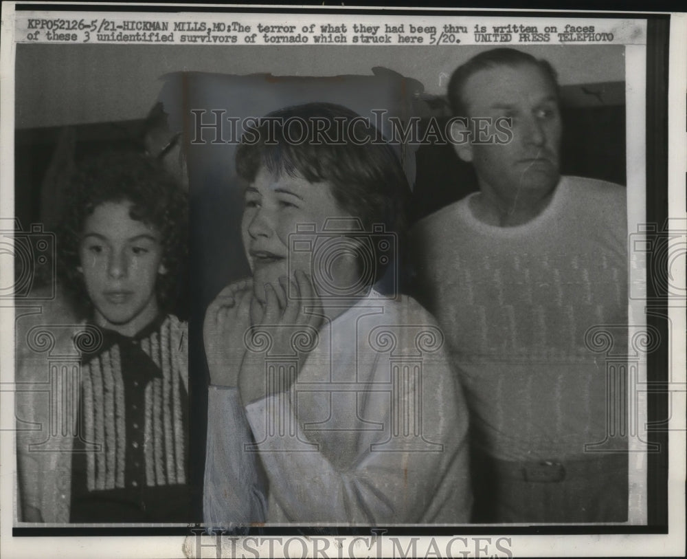 1957 Press Photo Un identified survivors of tornado in Hickman Hills MO-Historic Images