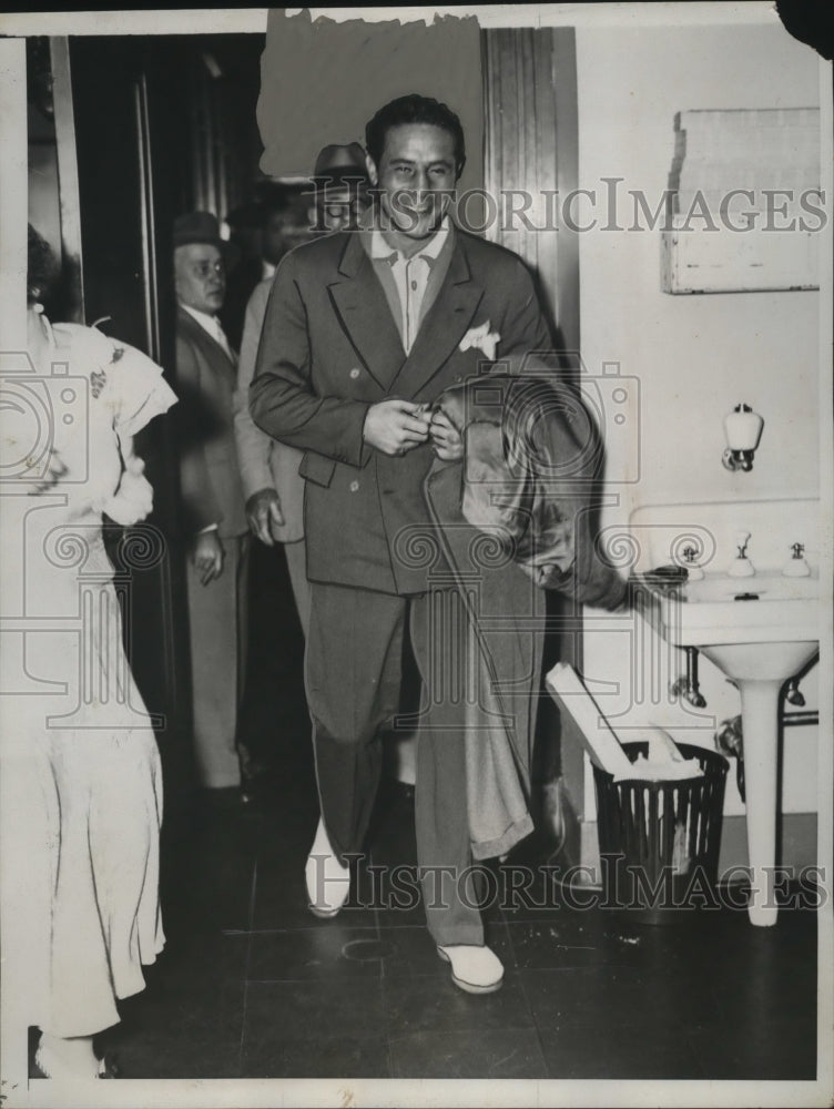 1934 Press Photo Baer Jaunty Arrives at New York State Boxing Commission Offices-Historic Images
