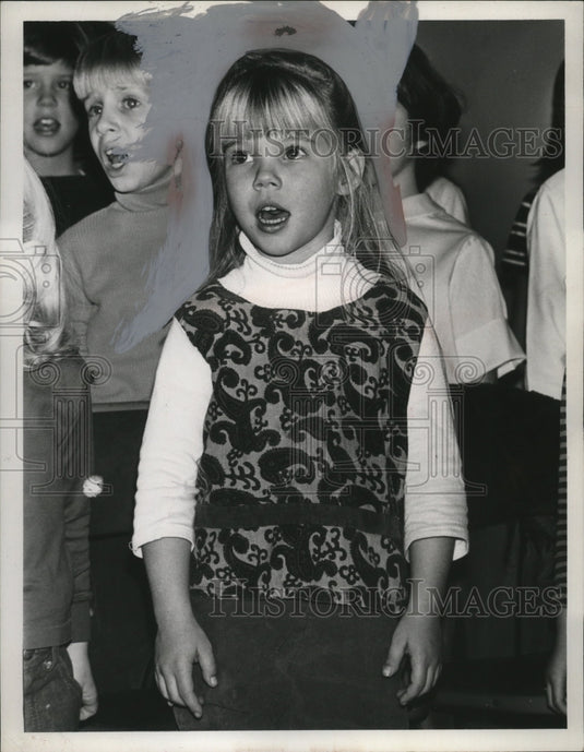 1969 Press Photo Peggy Heil, Member Singing Angels - neo25633-Historic Images