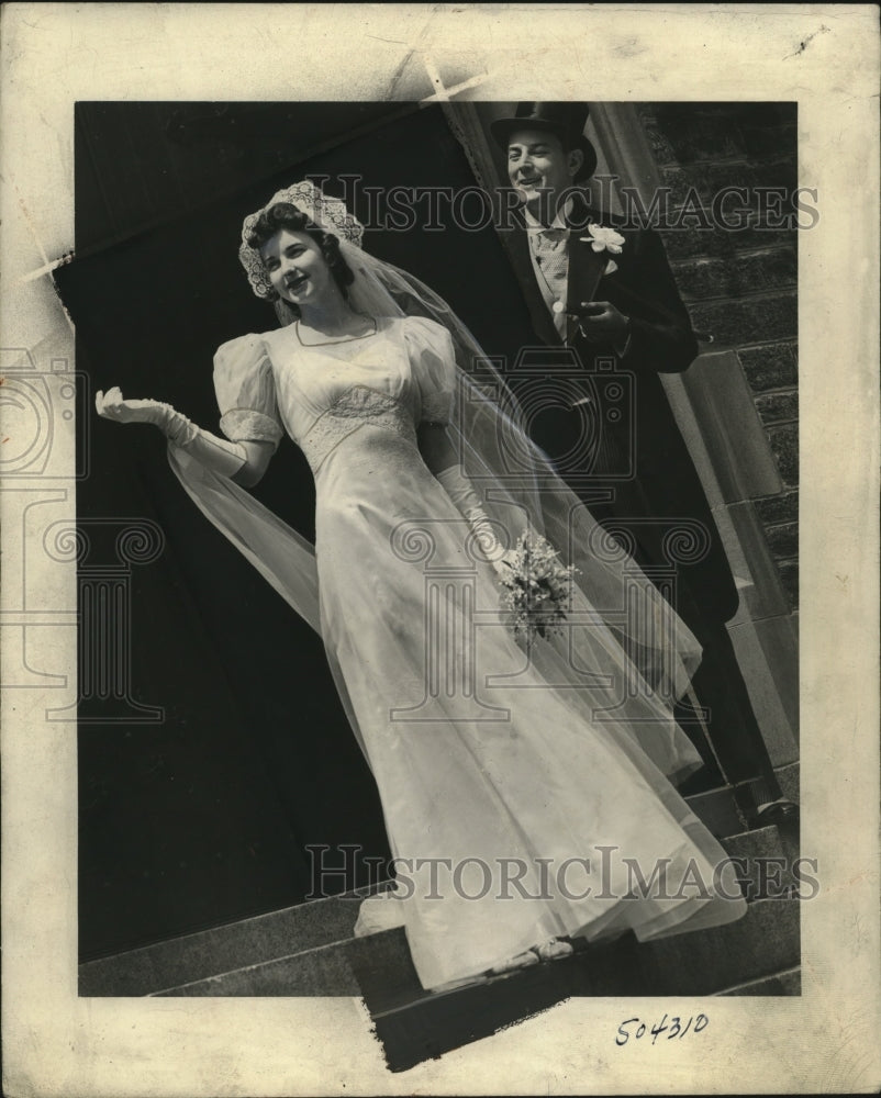 1939 Press Photo White Silk Marquisette Wedding Gown Model - neo25642-Historic Images