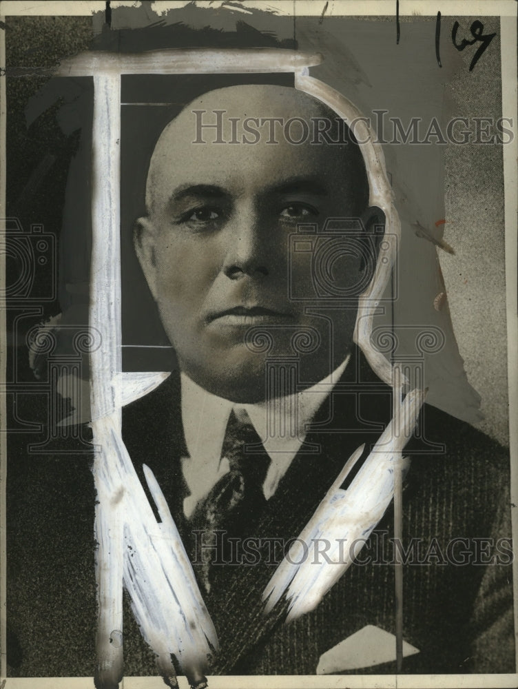 1925 Press Photo Mr Koman in his business suit - Historic Images