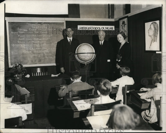1932 Press Photo Officials visit Radio school Interior Secy Ray Lyman - Historic Images