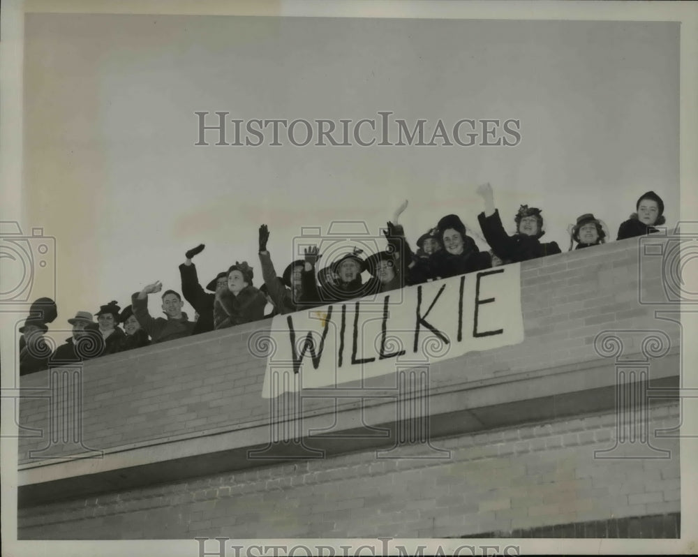 1941 Press Photo Crowds at PanAm terminal to see Wendell Willkie - nep01453 - Historic Images