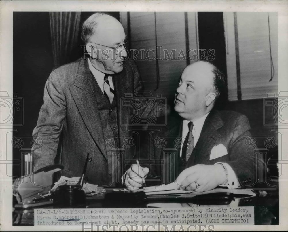 1951 Press Photo Hiram G Andrews &amp; Majority leader Charles C Smith with a bill-Historic Images