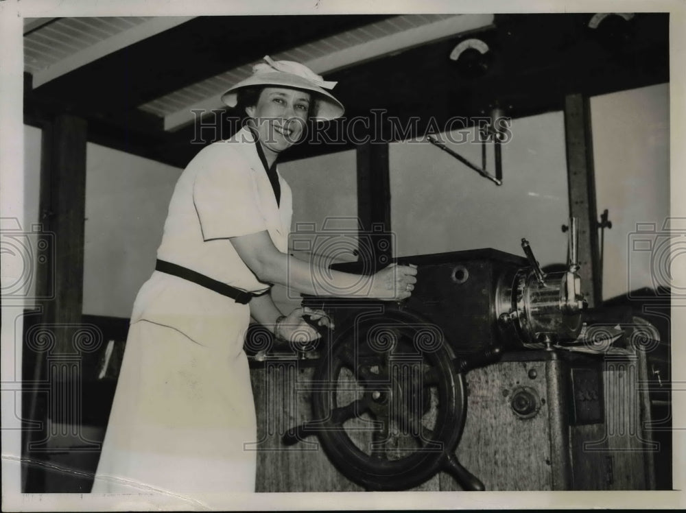 1937 Press Photo Mrs F Evan Duffy wife of Senator from Wisconsin - nep01618 - Historic Images
