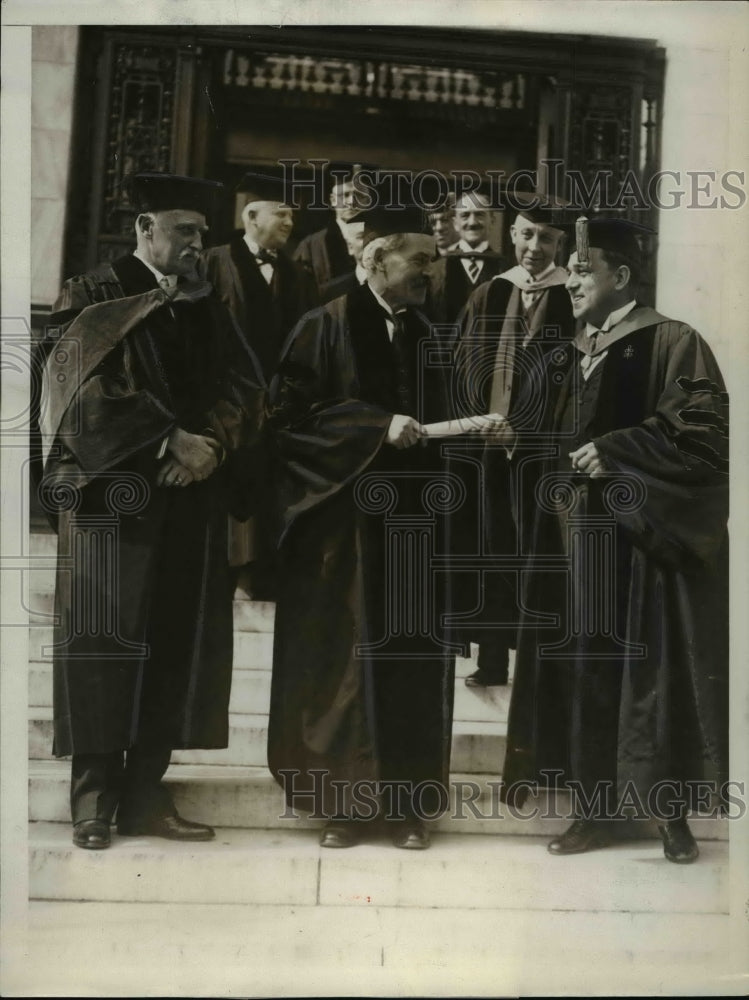 1929 Press Photo Premier MacDonald gets degree from G Washington U - nep02083 - Historic Images