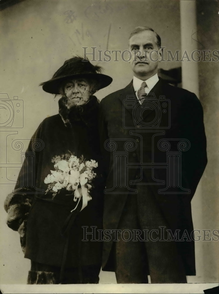 1922 Senator George W Pepper &amp; wife in Washington DC  - Historic Images