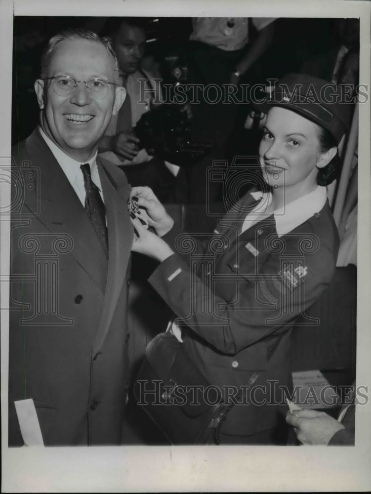 1944 CA Governor Earl Warren, Vivian Gleasner at Chicago convention - Historic Images