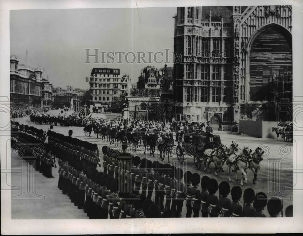 1948 Press Photo King &amp; Queen arrive for Parliament opening in London- Historic Images