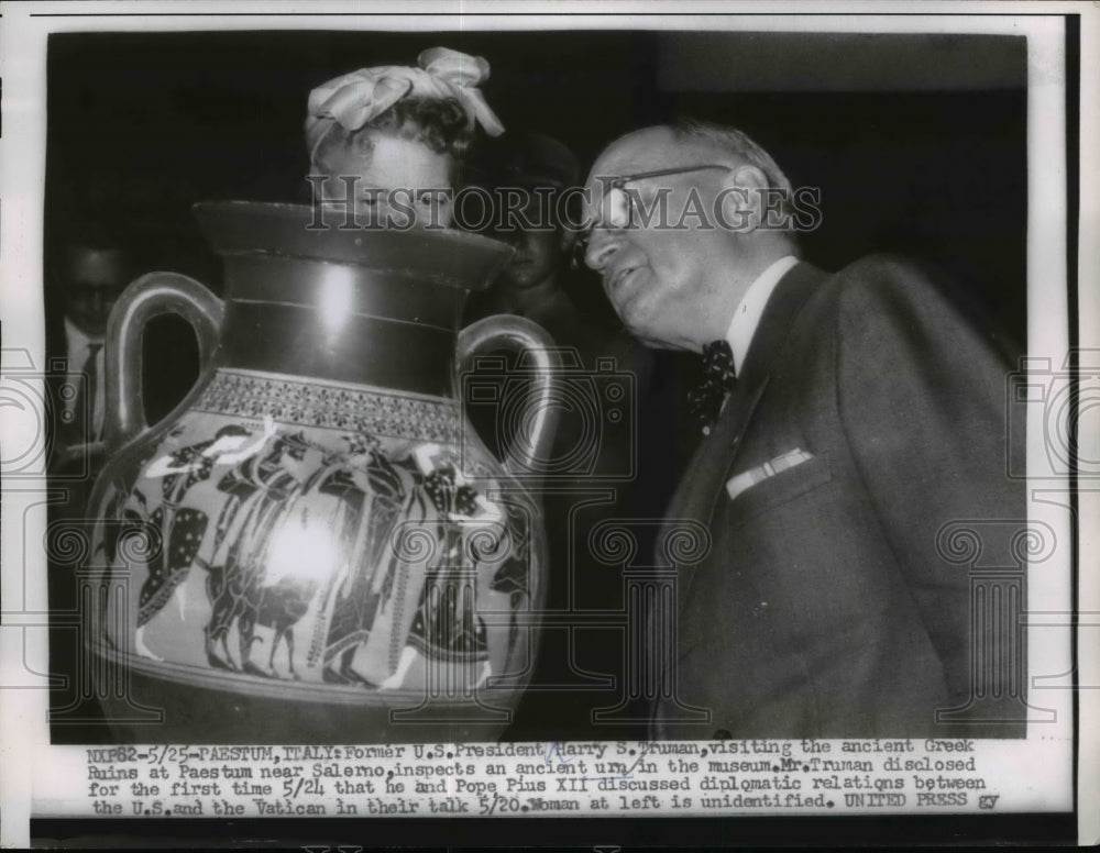 1956 Press Photo Former US President Harry Truman &amp; Greek ruins in Italy-Historic Images