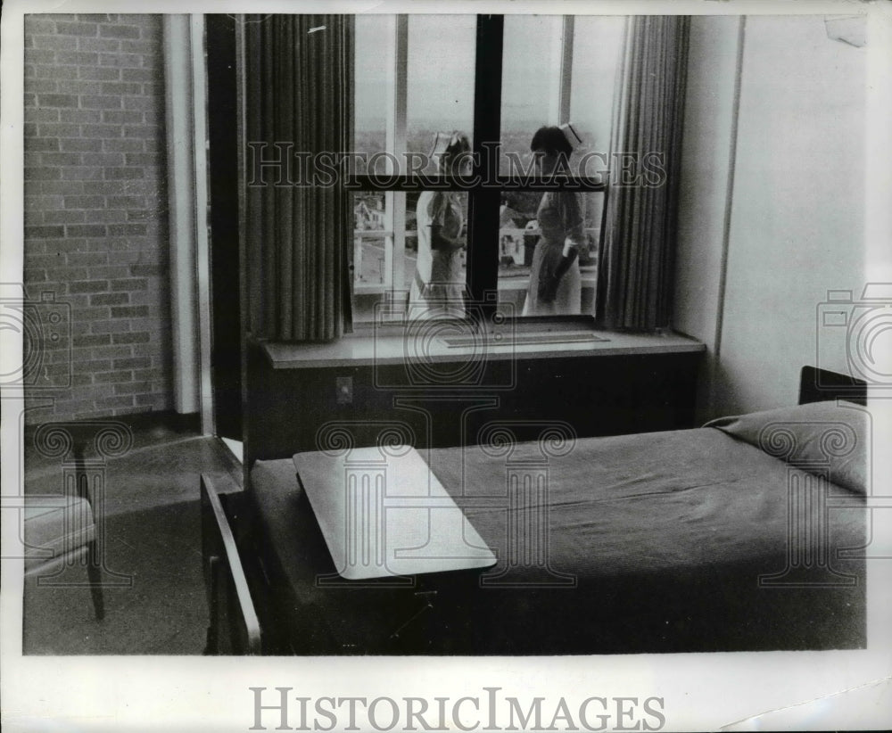 1967 Press Photo Two nurses relax on a balcony outside a private room-Historic Images