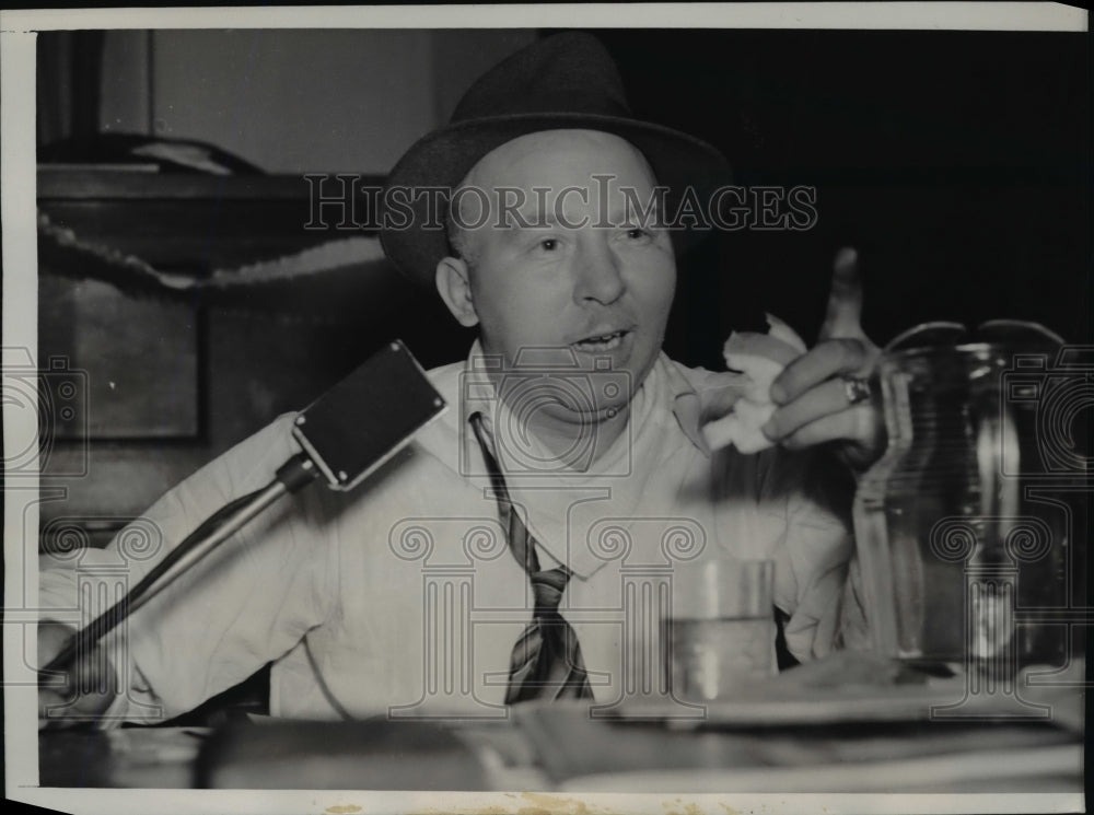 1940 Press Photo George E. Hary harries his opposition with running fire talk-Historic Images