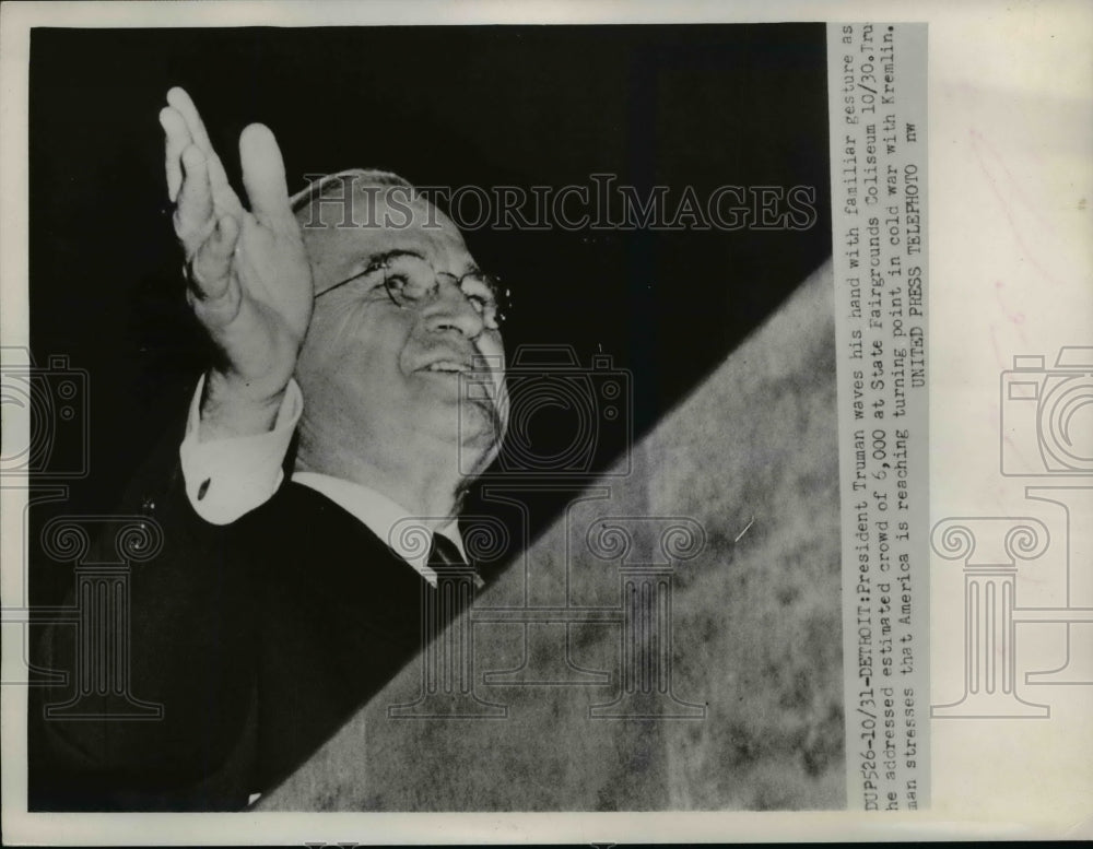 1953 Press Photo President Truman waves hand with familiar gesture - Historic Images