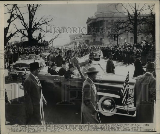 1949 Press Photo Members of Battery "D" flank the Presidential car - Historic Images
