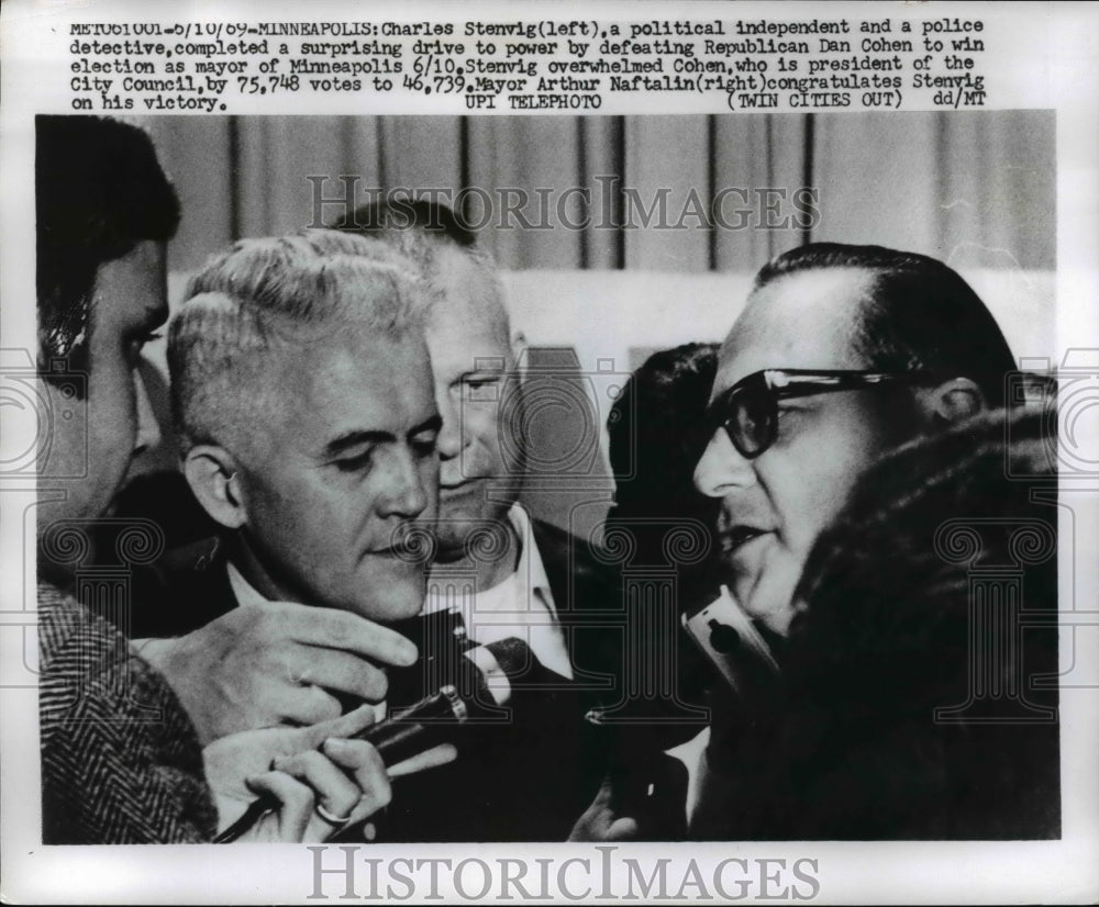 1969 Press Photo Arthur Naftalin congratulates Charles Stenvig on his victory-Historic Images