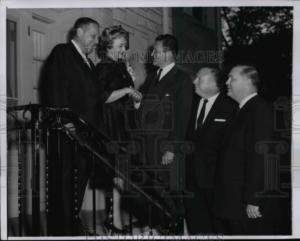 1960 Press Photo Samuel Shapiro And His Wife Welcome Otto Kerner - Historic Images