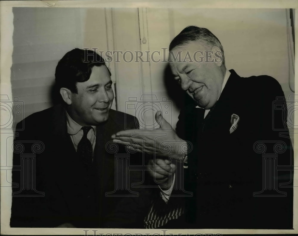 1940 Press Photo Wendell Willkie Chats With General High Johnson - Historic Images