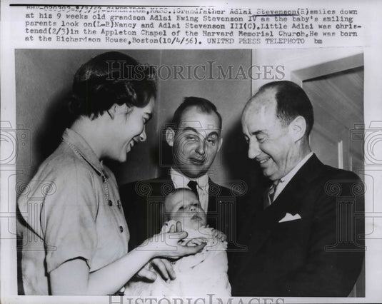 1957 Press Photo Adlai Stevenson Smiles Down At His Grandson - Historic Images