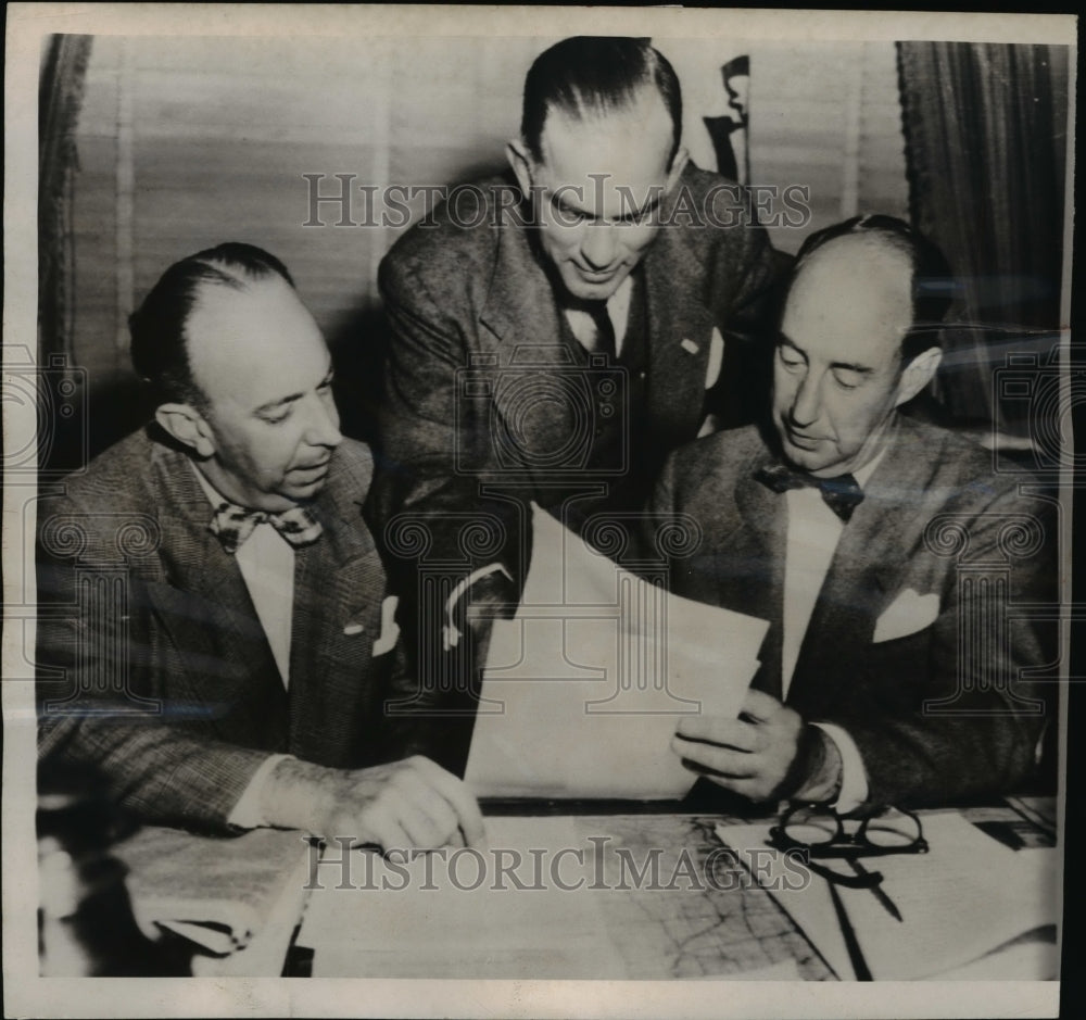 1952 Press Photo Adlai Stevenson, Wilson Wyatt, and William Fulbright - Historic Images