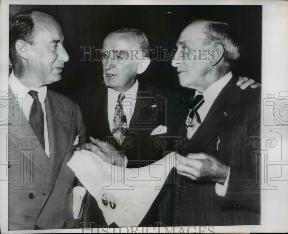 1952 Press Photo Gov. Adlai Stevenson, Willis Hutledge, And Joseph O'Mahoney - Historic Images
