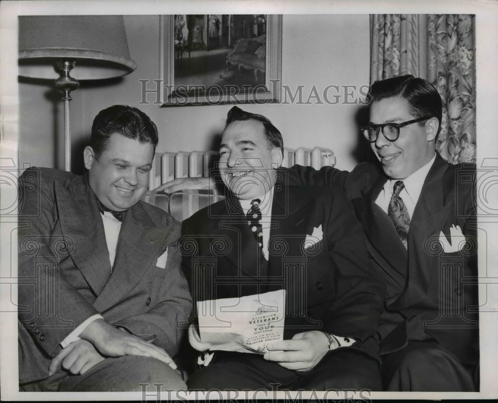 1950 Press Photo Alex Campbell Confers With John Hurt and Paul Rumple-Historic Images