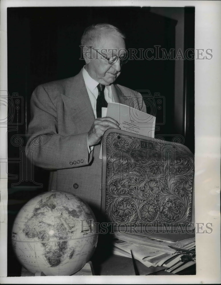 1956 Press Photo Sen. Walter George Packs His Briefcase To Leave Washington - Historic Images