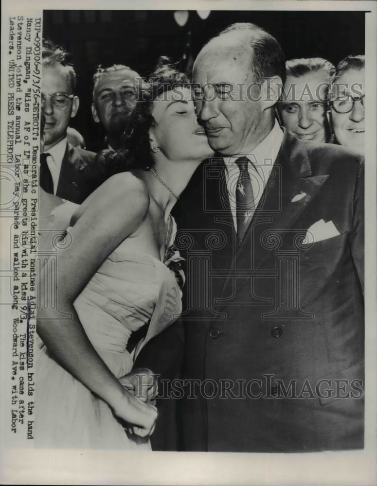 1956 Press Photo Nancy Dingman Greets Adlai Stevenson With A Kiss - nep05229-Historic Images