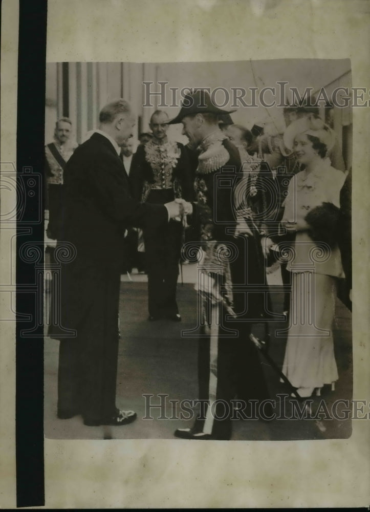 1938 Press Photo King George And Queen Elizabeth In France - nep05259-Historic Images