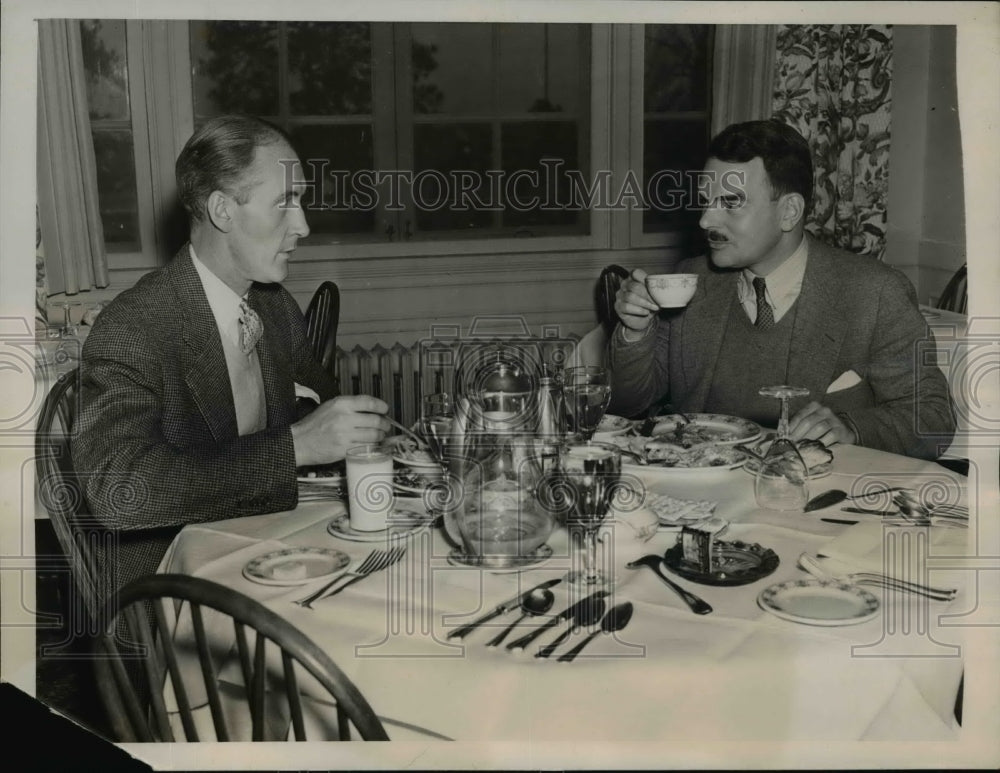 1939 Press Photo Thomas Dewey Eating His Lunch With Carl Mogan - nep05399-Historic Images