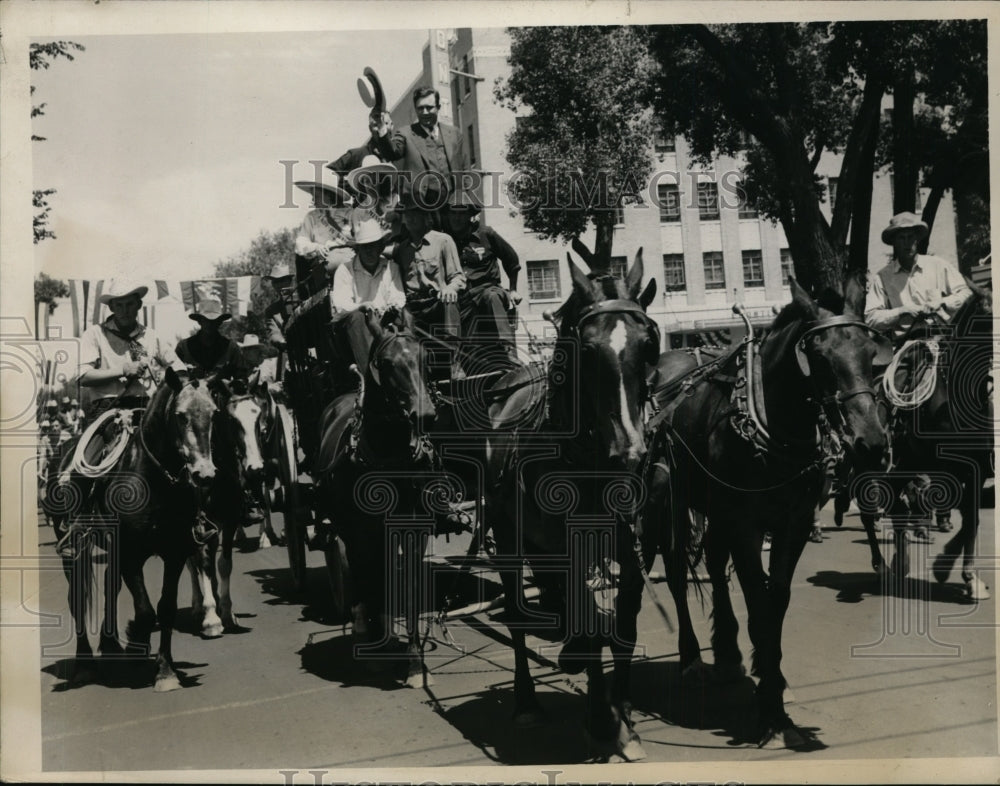 1940 Press Photo Wendell willkie in Parade - Historic Images