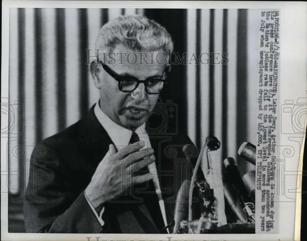 1962 Press Photo Labor Secretary Arthur Goldberg in Washington Press Conference-Historic Images