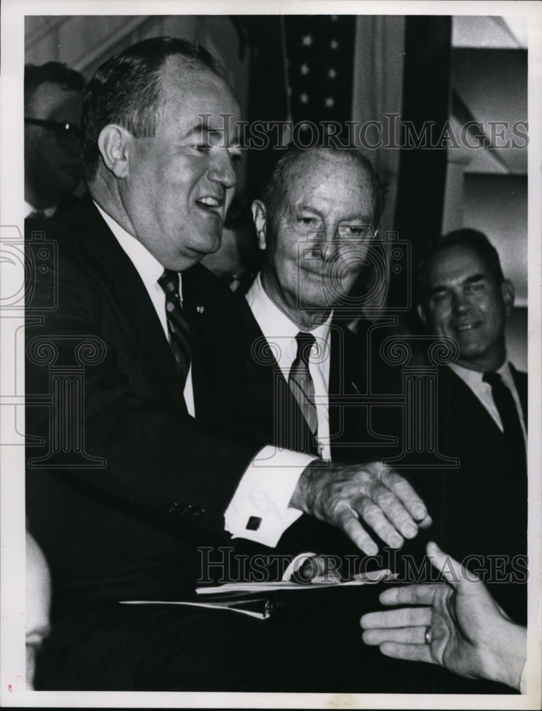 1964 Press Photo Hubert Humphrey and Stephen Young - Historic Images