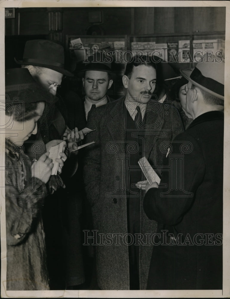 1937 Press Photo Thomas Dewey Interviewed Aboard Monarch of Bermuda in New York-Historic Images