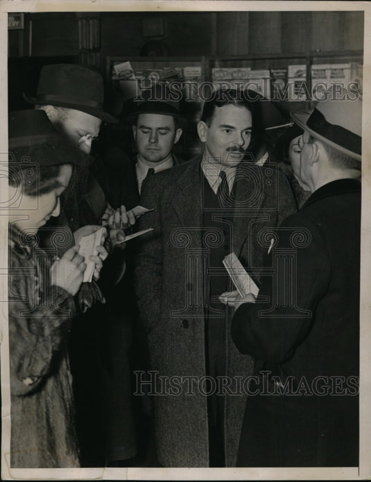 1937 Press Photo Thomas Dewey Interviewed Aboard Monarch of Bermuda in New York-Historic Images