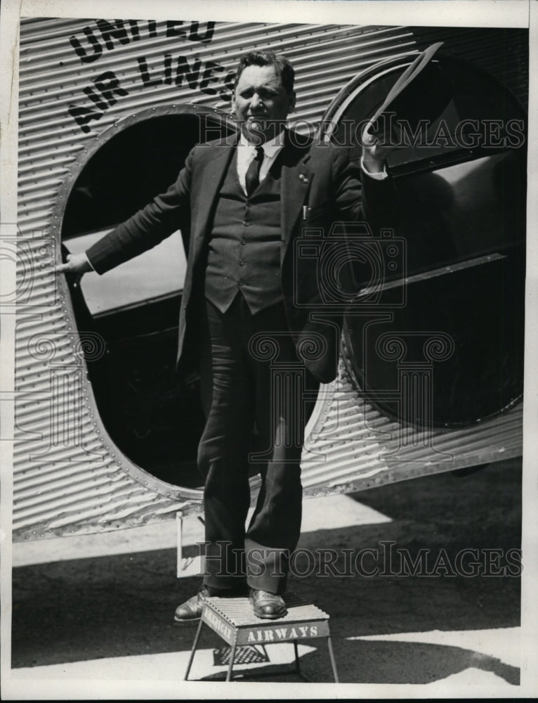 1932 Press Photo Smith Brookhart at the Cleveland airport - nep06385-Historic Images