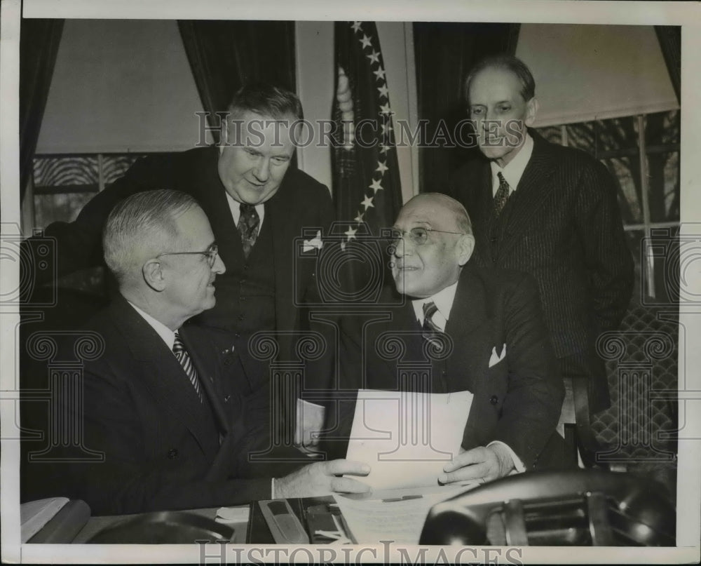 1947 Press Photo Tomas Berreta Visiting President Harry Truman at White House - Historic Images
