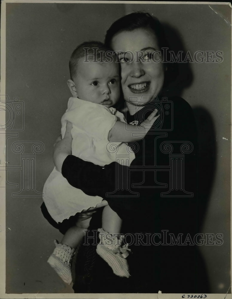 1935 Press Photo Anna Ware &amp; baby she was awarded custody of - Historic Images