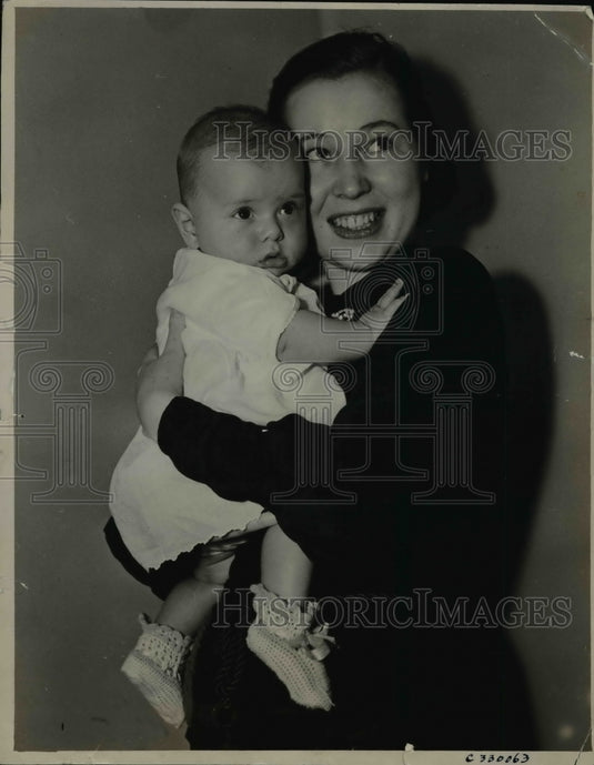 1935 Press Photo Anna Ware & baby she was awarded custody of - Historic Images