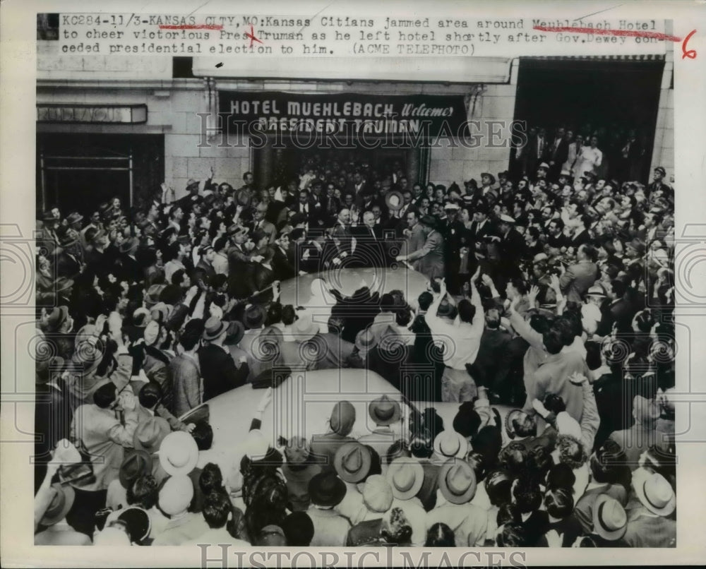 1948 Press Photo Kansas Citizen Jam Area Around Meuhlebach Hotel to Cheer Truman-Historic Images